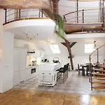 Geraeumiges, Helles Appartement Fuer 7 Personen