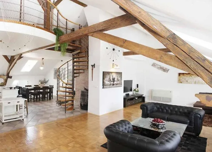 Geraeumiges, Helles Appartement Fuer 7 Personen