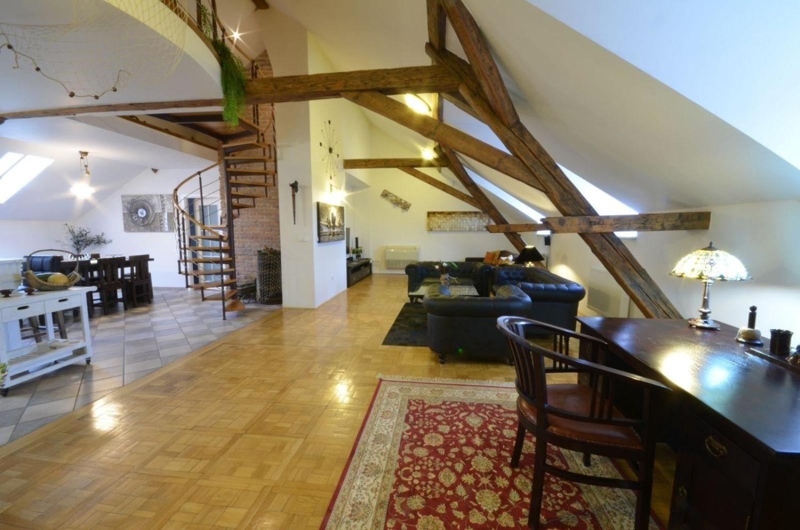 Appartamento Geraeumiges, Helles Fuer 7 Personen Praga